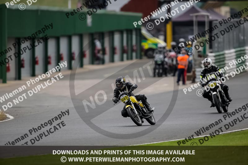 Vintage motorcycle club;eventdigitalimages;mallory park;mallory park trackday photographs;no limits trackdays;peter wileman photography;trackday digital images;trackday photos;vmcc festival 1000 bikes photographs